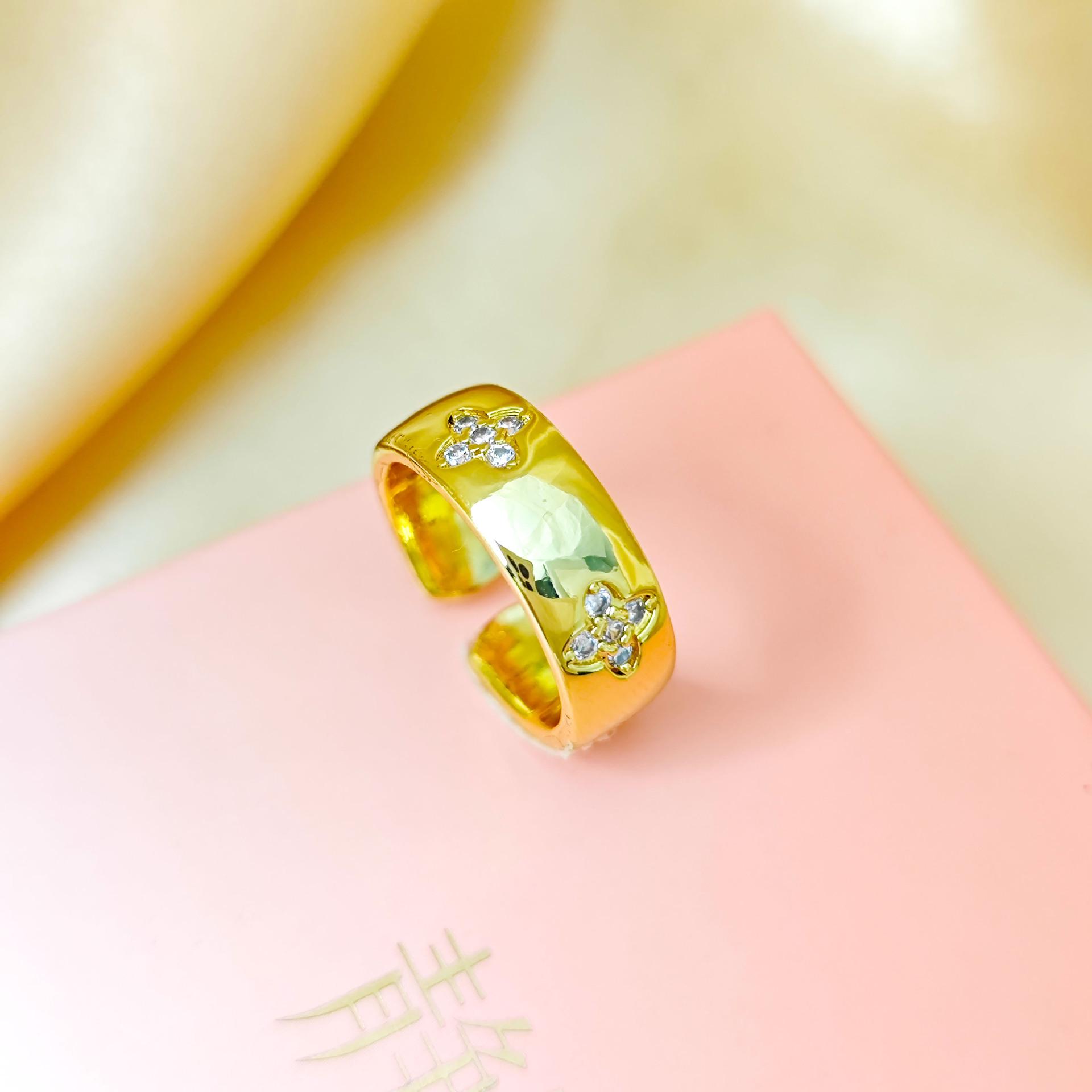 Gold & Silver Four-Leaf Clover Zircon Ring - Fashionable, Elegant & Unique for Women