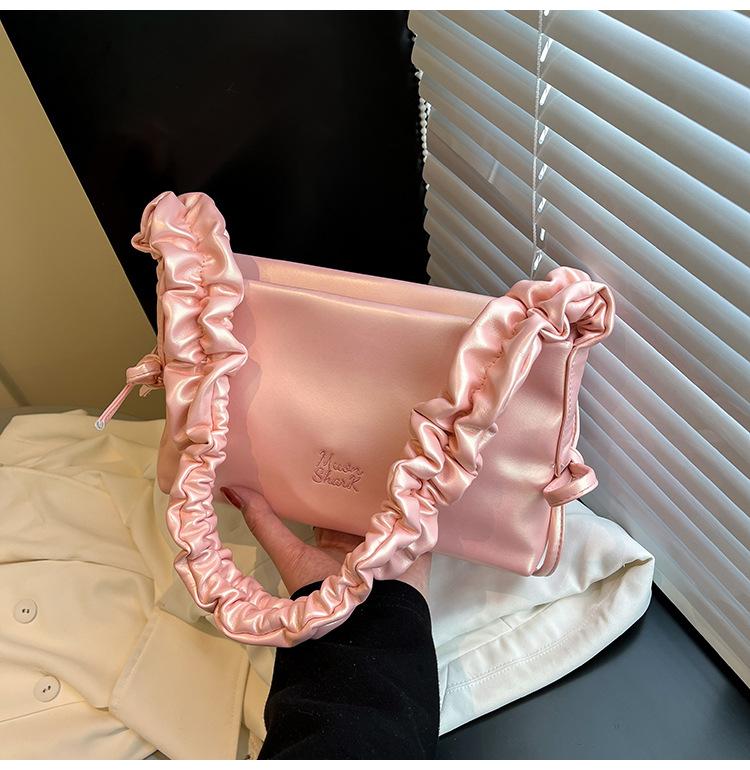 

Large capacity soft leather tote bag spring and summer new armpit commuter bag shoulder women s bag розовый