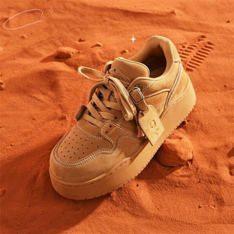 Wasteland wind autumn and winter new board shoes niche couple bread women's thick-soled heightening sports and leisure sports shoes
