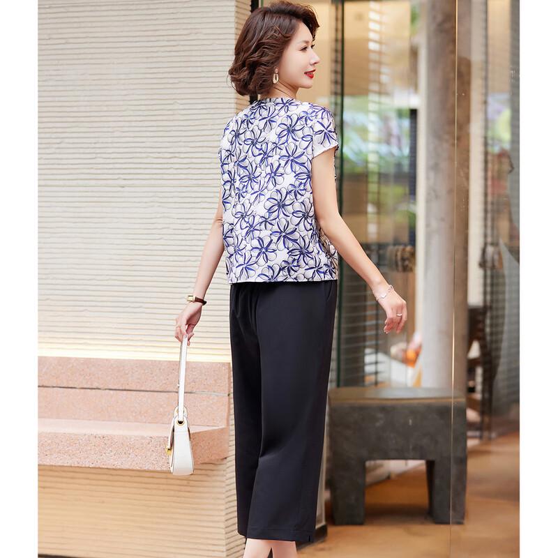 Past Mid-Aged Women's Summer Floral Print T-shirt & Cropped Pants Set