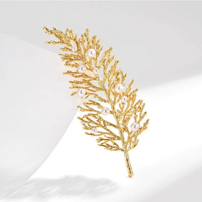 

Retro and Elegant Golden Cypress Brooch, High-end Women s Exquisite and Versatile, Pine Branch Corsage, Niche Design Sense Brooch