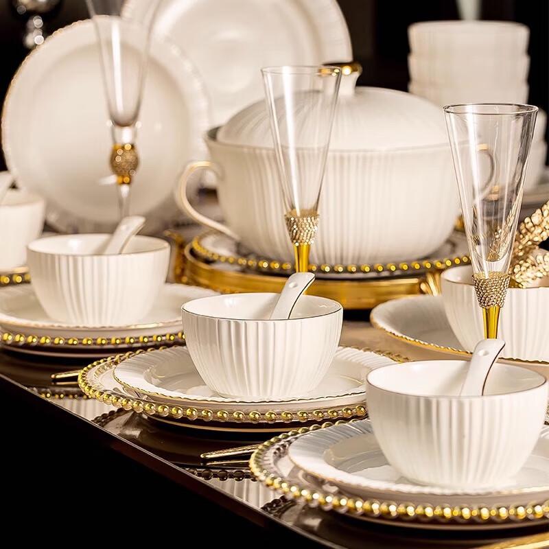 Modern Lanka 62-Piece Ceramic Dinnerware Set with Pot