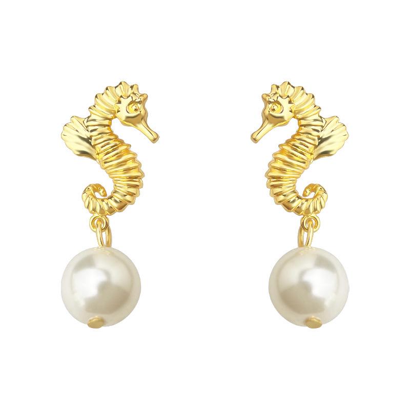 Náušnice z 18karátového zlata s perlou z čerstvé vody ve tvaru mořského koníka - Niche design z oceánské série