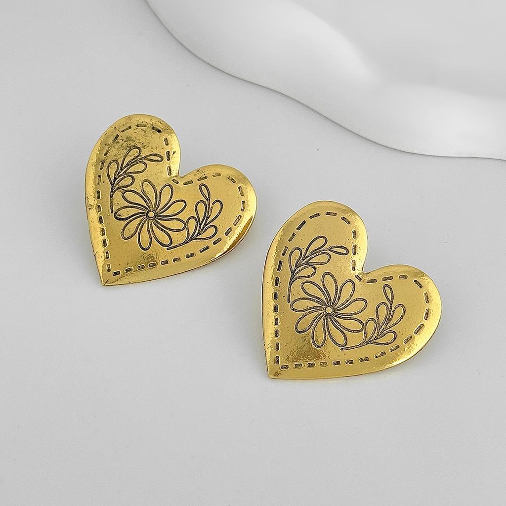 SHIXIN Vintage Large Love Heart Stud Earrings for Women Luxury Metal Gold Color Carved Flower Earrings Party Jewelry Accessories