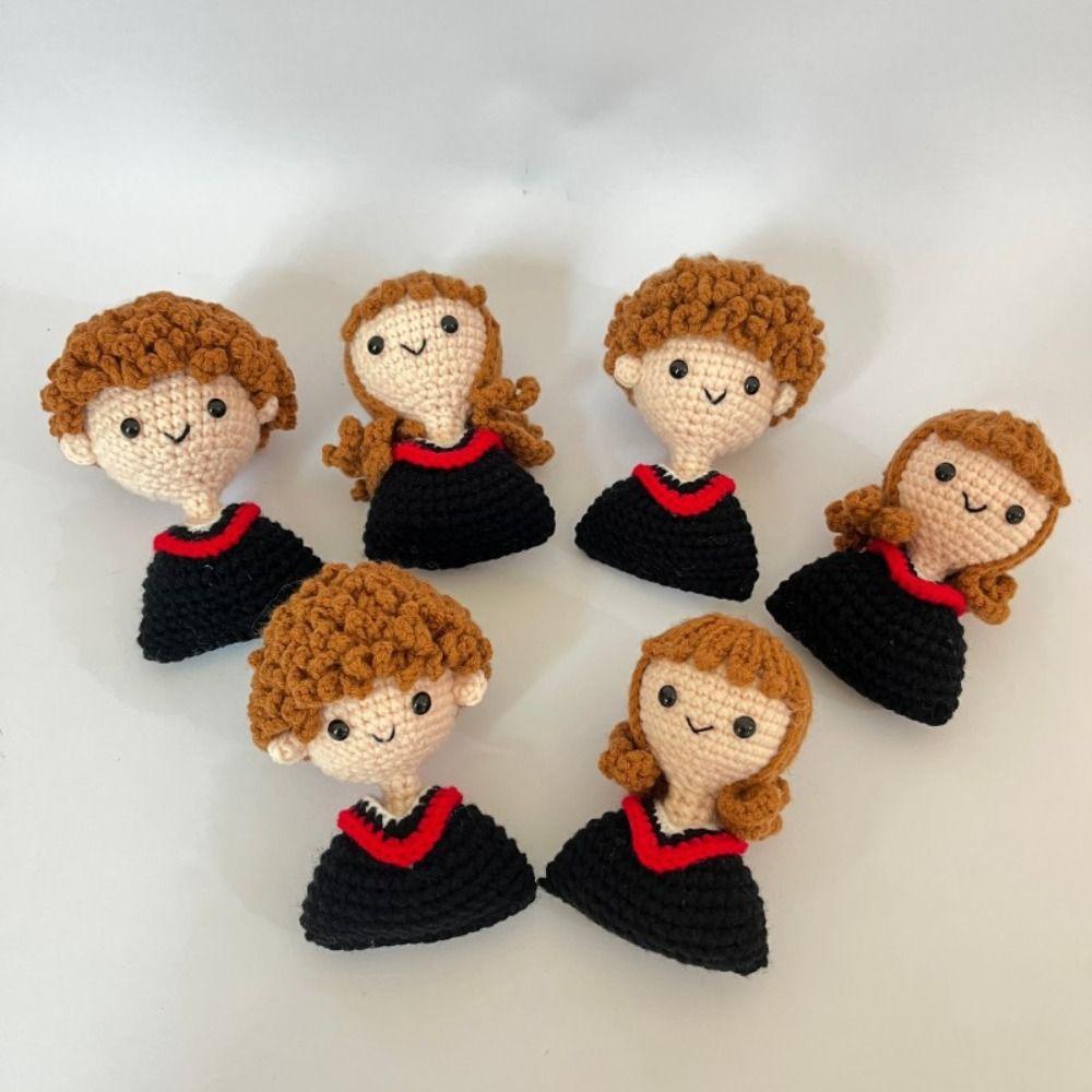 Gewebte Puppe Gestrickter Schlüsselanhänger Handgemacht Gestrickte Puppe Häkelpuppe Abschluss-Puppe für Studenten