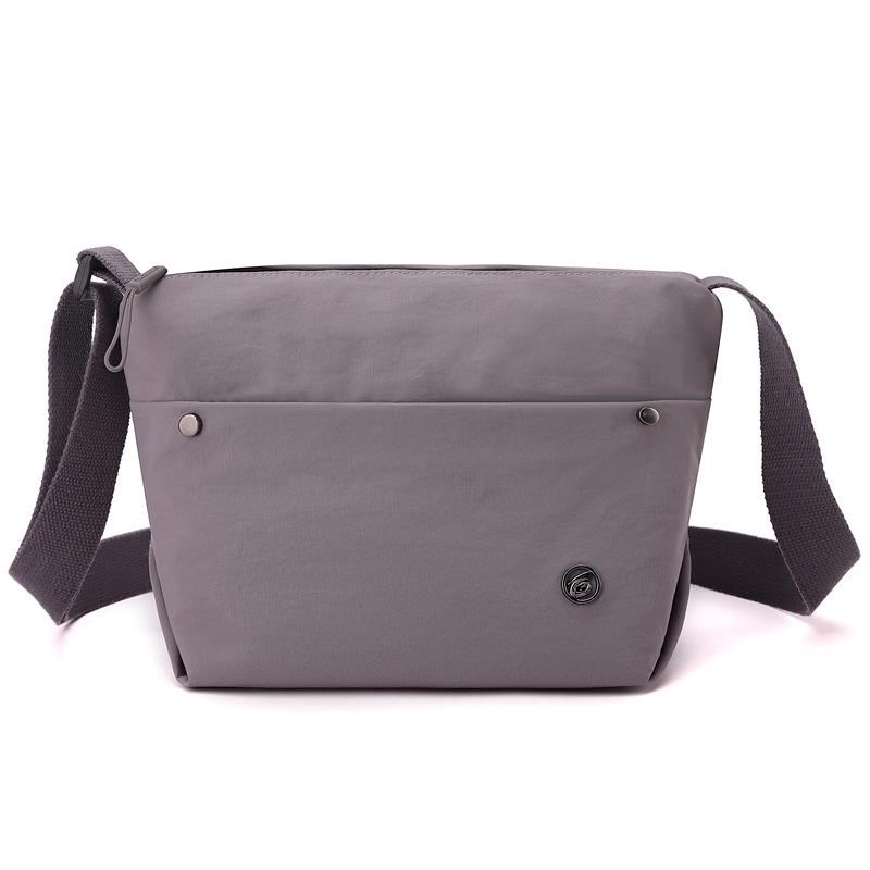 Women's Casual Nylon Crossbody Bag: Large Capacity, Lightweight, Versatile for Travel and Commuting.