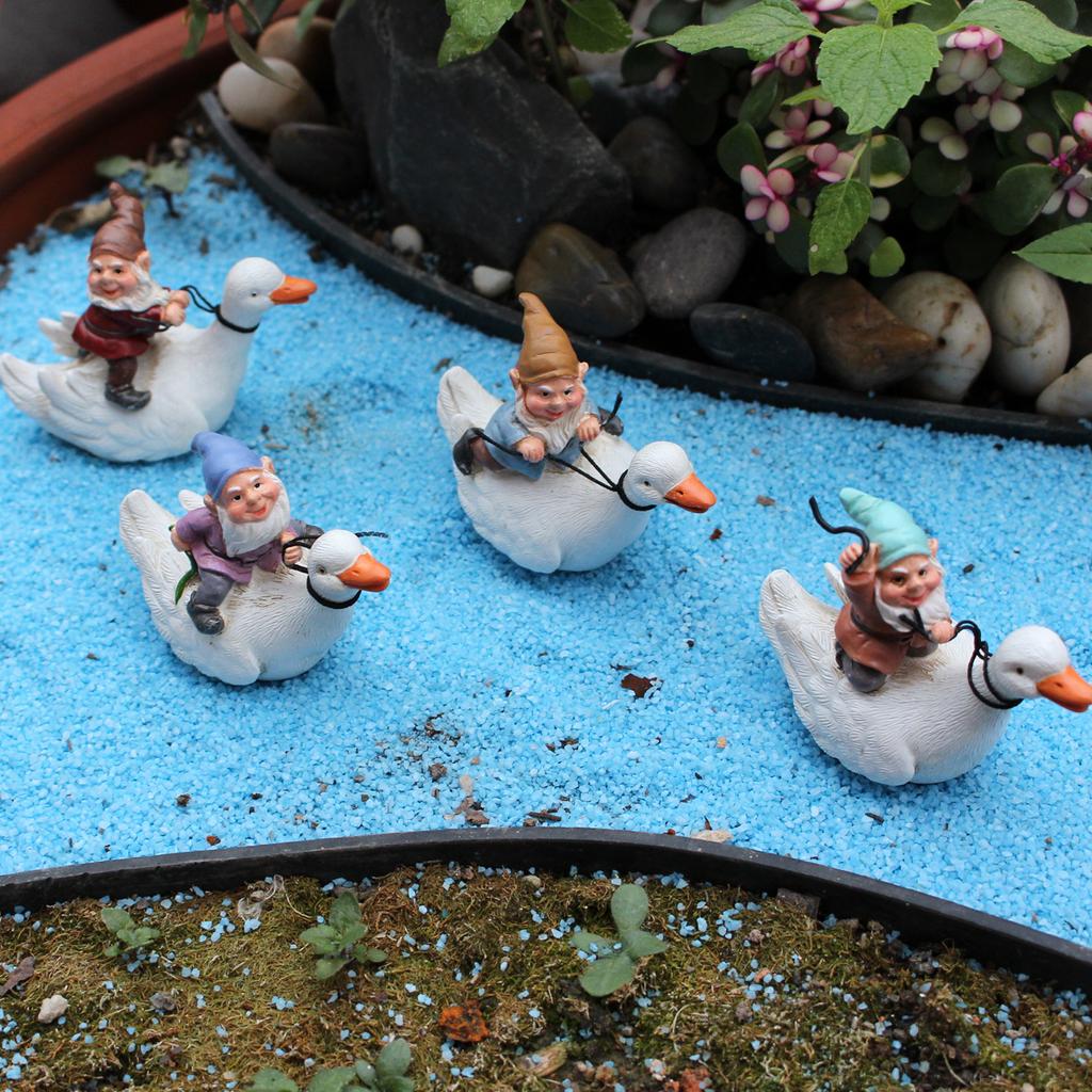 4-piece set of resin crafts for duck riding dwarves, garden flower pots and bonsai statues in the courtyard, decorative statues