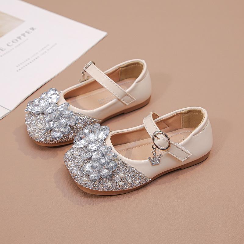 

Девочки серебряные туфли-одинарки 2025 весна и осень новые детские туфли-принцессы с кристаллами в корейском стиле для маленькой девочки, хрустальные туфли, маленькие кожаные туфли 26-30 yards FCL shot 50 pairs