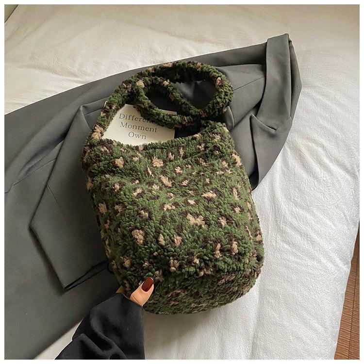 Cute Plush Bag Women's Autumn New Fashion Fluffy Bucket Bag High Value Large Capacity Shoulder Bag