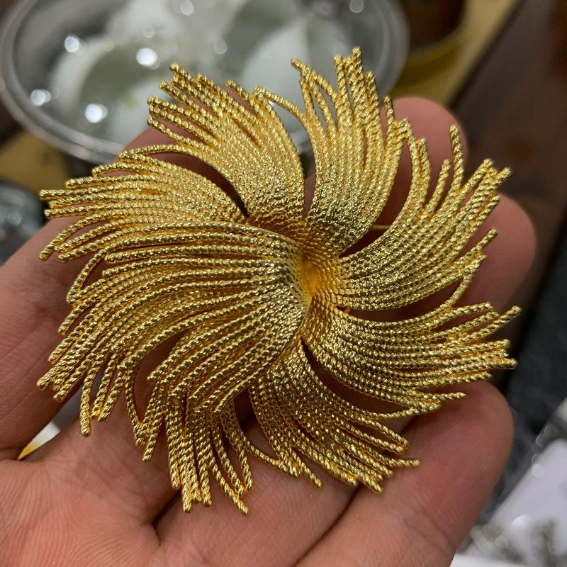 Dili Xue 2024 Vintage Monet Twisted Braid Brooch - Classic Corsage Retro Collectible