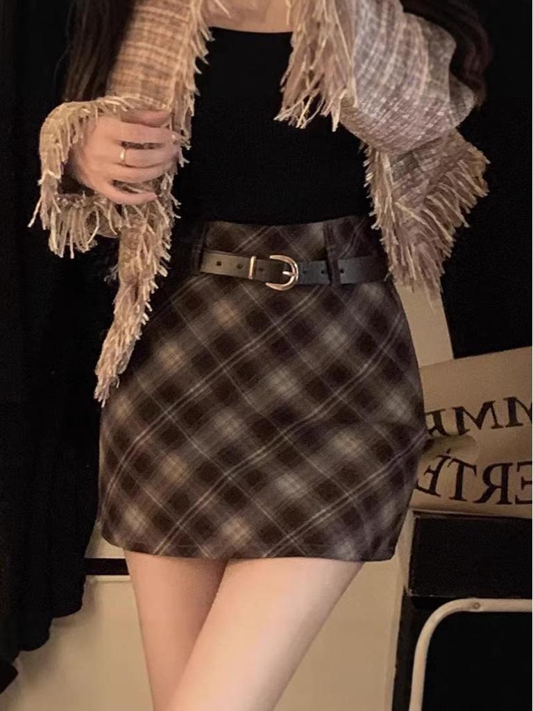 Elegant High-Waist Plaid A-Line Skirt: Slimming, Anti-Exposure Design for Autumn/Winter