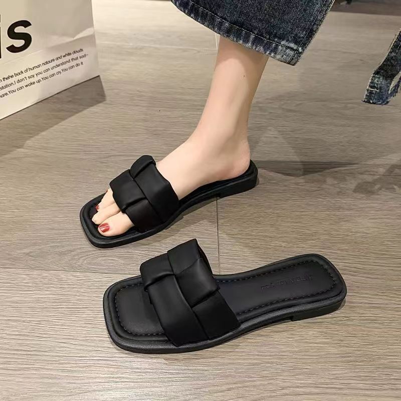 Beautiful cool slippers women's summer wear fashionable and versatile skirt 2025 new fairy style French flat beach shoes