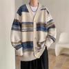 Cardigan Tricotat pentru Bărbați Retro cu Dungi și Blocuri de Culoare - Jachetă Tricotată de Toamnă/Iarnă pentru un Aspect Confortabil și Elegant