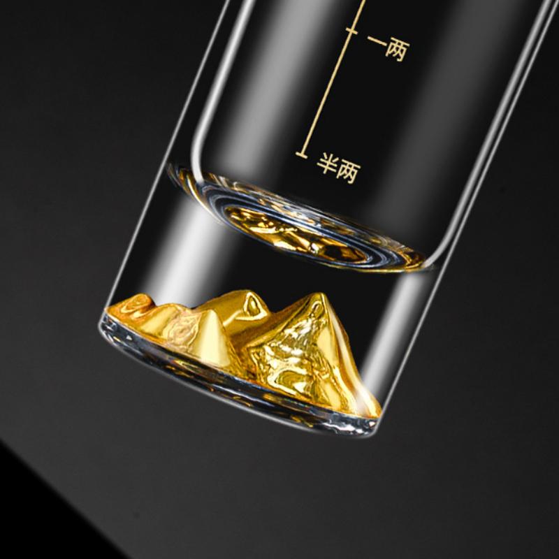 2 Stück Golden Mountain Vision Glas 100ml Goldfolienbecher Messbecher Luxusgeschenk Goldskala Trinkgeschirr Kleine Weingläser Schnapsglas