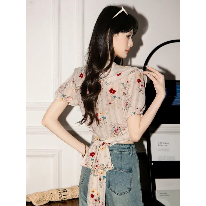 Französisches V-Ausschnitt Dünnes Floral Kurzarmhemd für Damen Sommer Neu Chiffon Schlankes Kurzes Oberteil