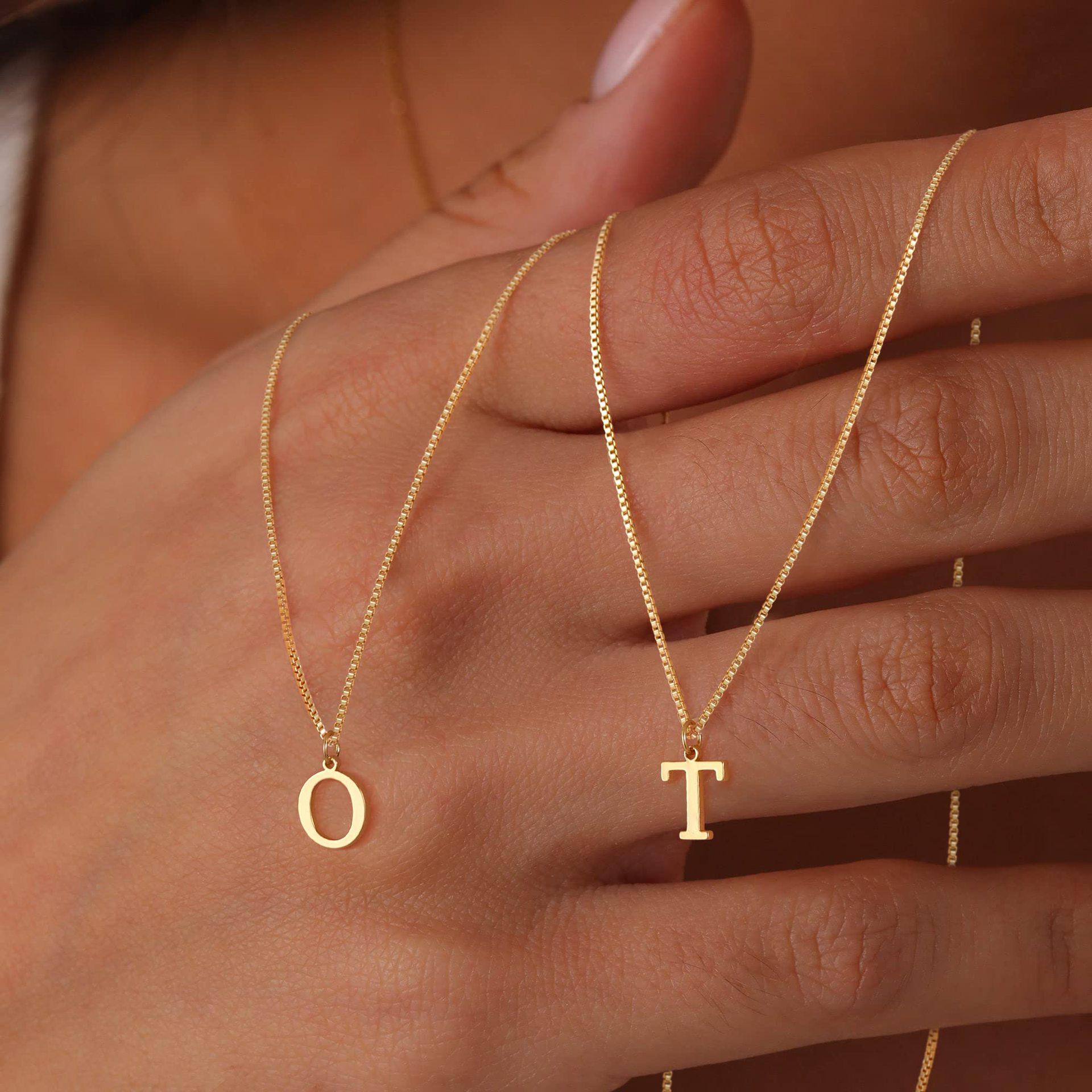

Trendy 26-Letter English Necklace: Simple Box Chain with Creative Pendant Alloy