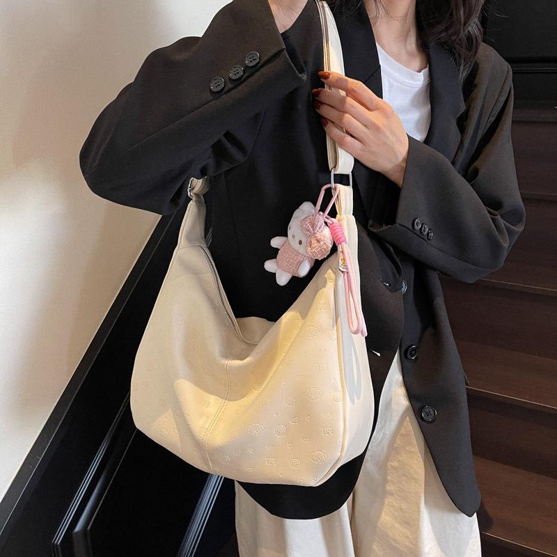

2025 Women s Versatile Large-Capacity Crossbody Tote: Stylish, Casual, Single-Shoulder Bag for Students and Commuters Bag (No Charm) чёрный