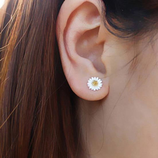 1 Pair Stud Earrings Mini Chrysanthemum Design Ear Studs Piercing Women Earrings Commuting Dating Jewelry Gift