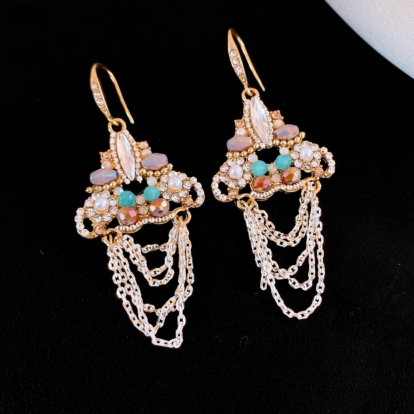 Bohemian ethnic style zircon geometric chain fringed earrings earrings, earrings, fashionable and exquisite earrings.