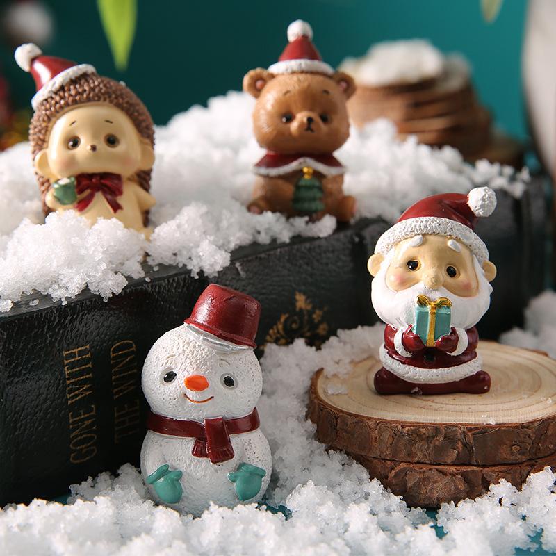 Creative Christmas Family Resin Decorative Piece - Cartoon Dolls for Children's Room Desktop Christmas Santa Christmas Decoration Item