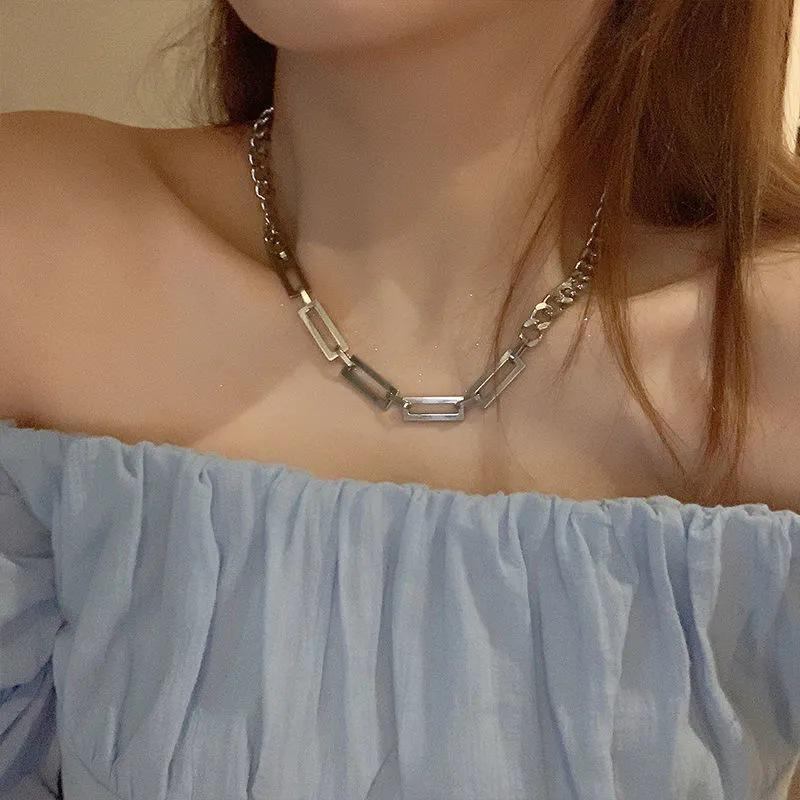 Pánský Hip-Hop M náhrdelník s přívěskem: Trendy kubánský řetěz z titanové oceli, stylový a minimalistický design.