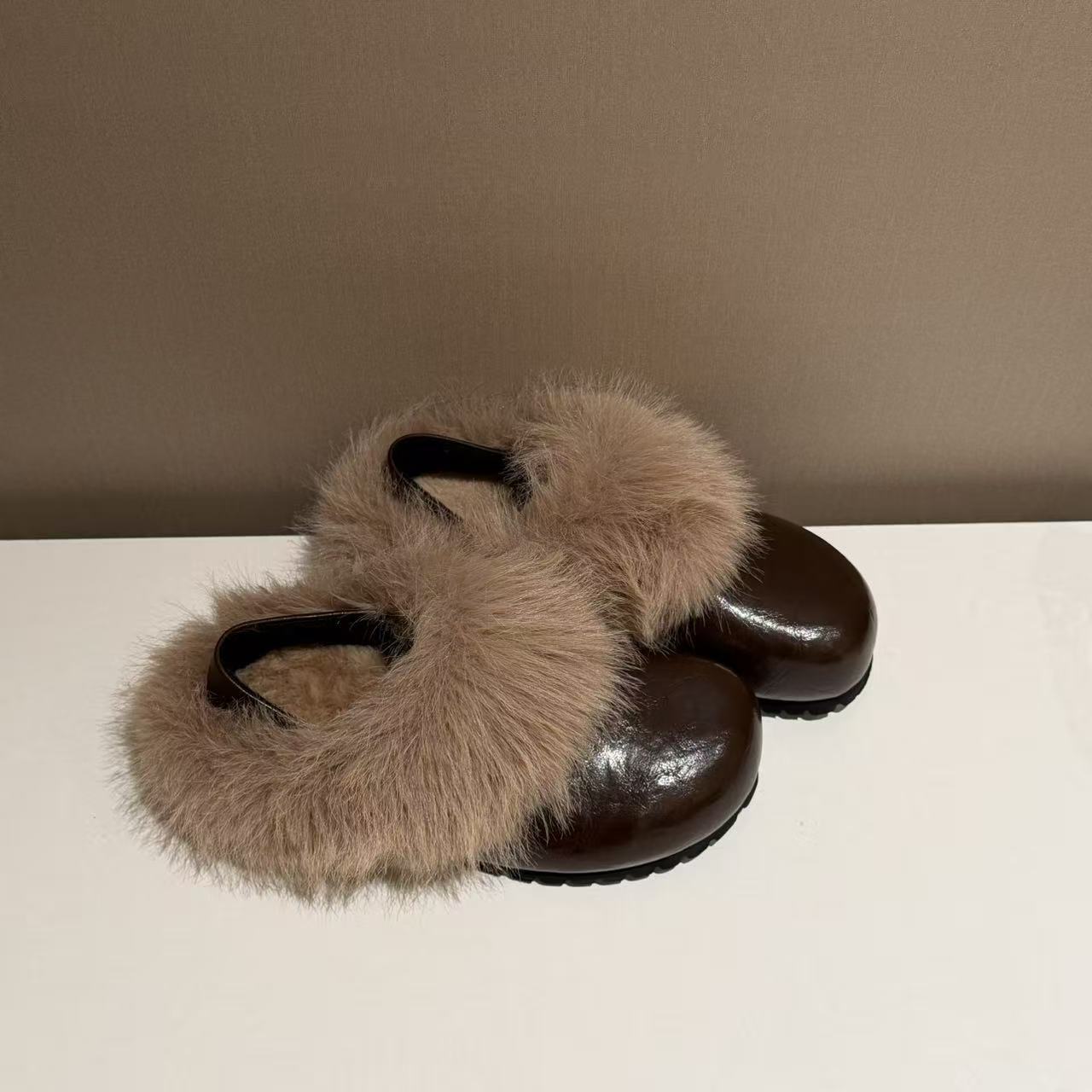 

Cowhide version fluffy shoes women s winter new versatile velvet single shoes two wear one pedal snow cotton 40 коричневый