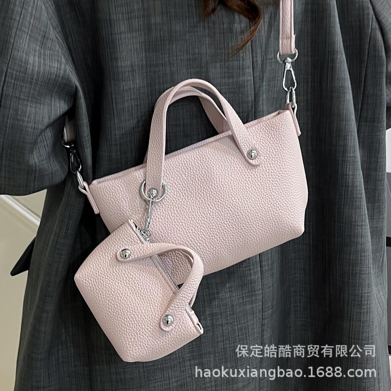 2025 new summer small bag women's versatile shoulder messenger bag popular this year Korean version portable tote bag