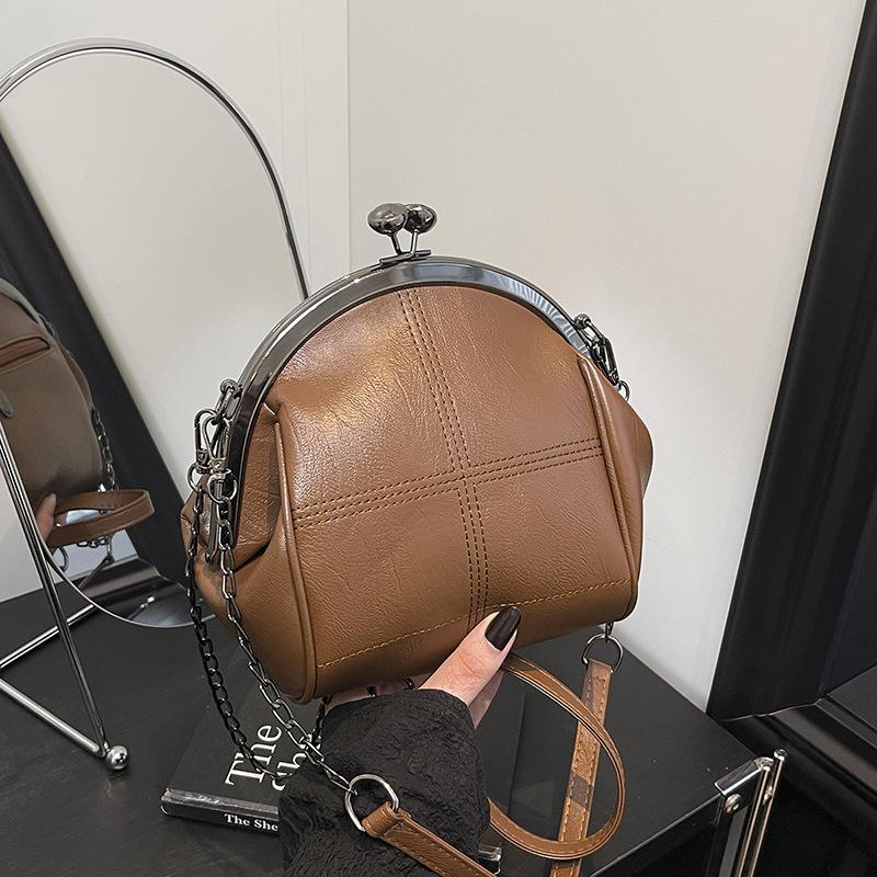 

Autumn and winter new solid color shell bag large capacity portable change bag fashion chain crossbody shoulder mobile phone bag One size fits all коричневый