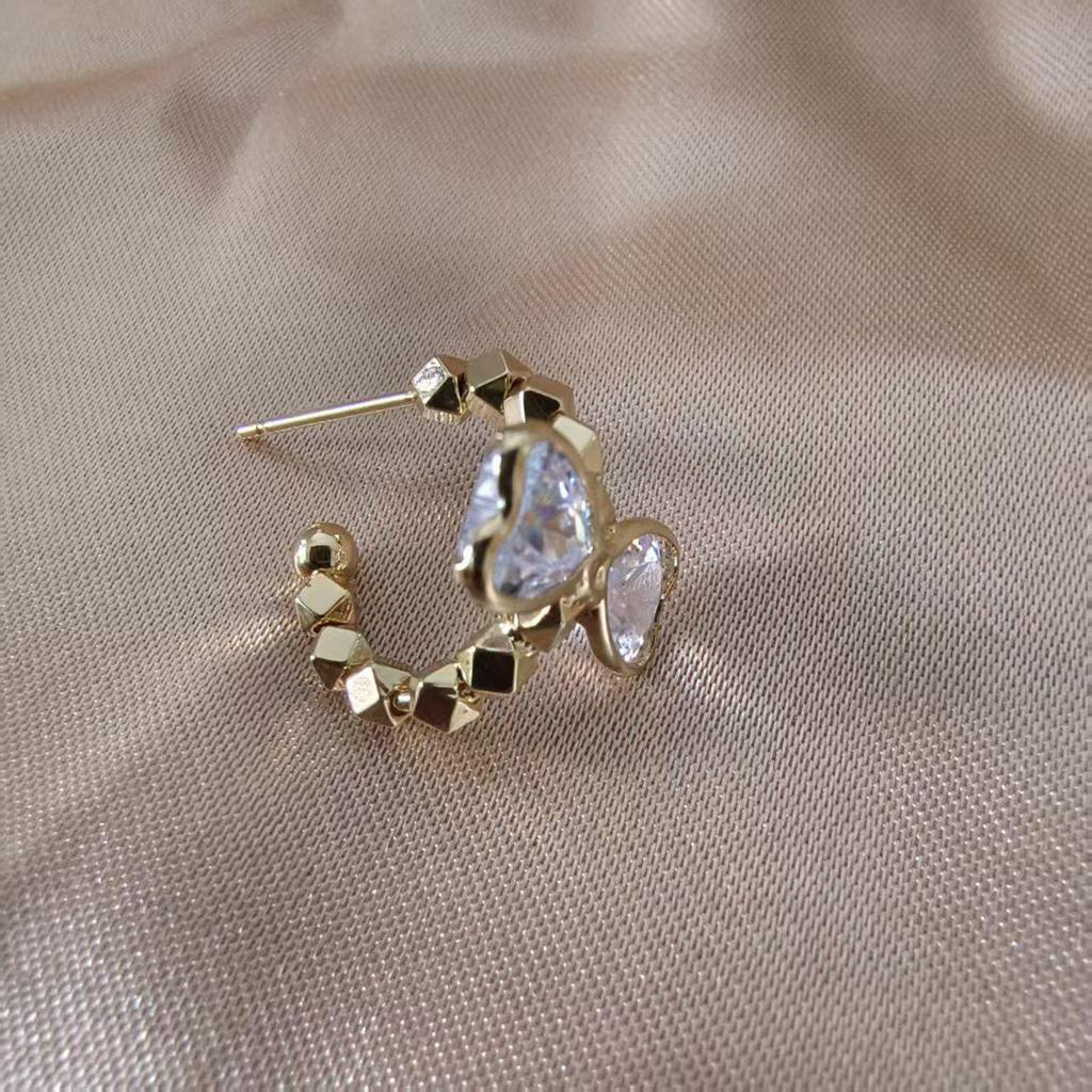 Luxurious High-End Heart-Shaped Zircon Cuff Earrings: Elegant and Trendy C-Shaped Design