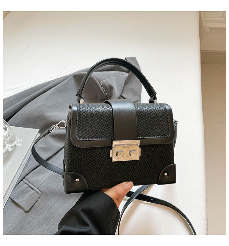 Korean Version Messenger Bag Fashion Handbag 2025 Summer New Niche Personalized Small Square Bag Casual Cute Shoulder Bag