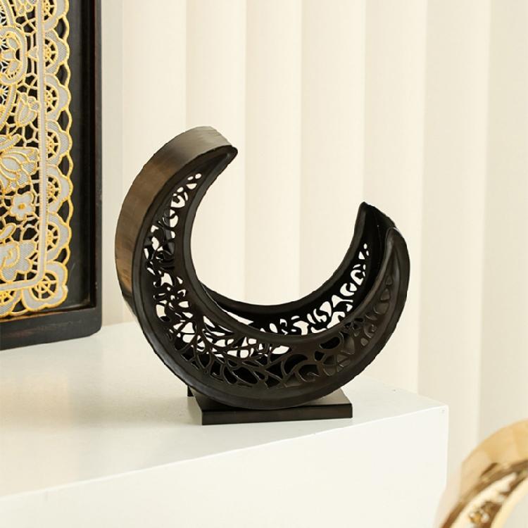 Curved Moon Metal Snacks Platter Dishwasher Safe Surfaces Ornamental Kitchenwares For Candy Appetizers Home Decoration