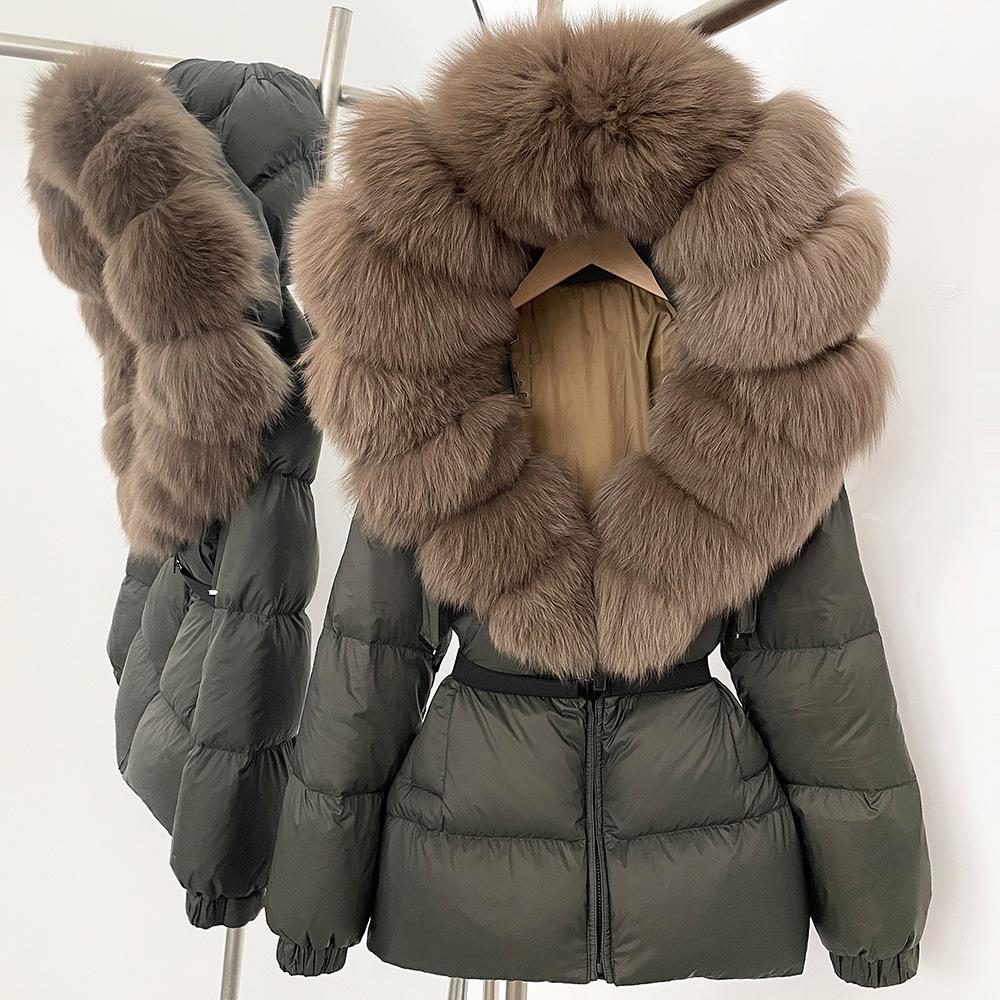 Giacca invernale da donna in piuma d'anatra bianca con cappuccio in vera pelliccia di volpe