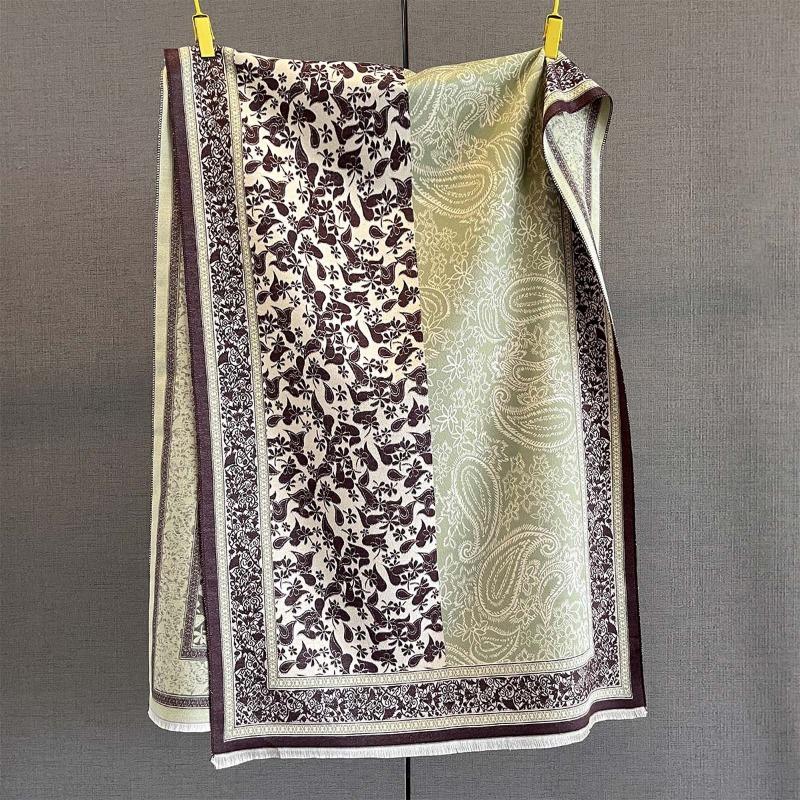 Autumn New Cashmere Tassel Scarf Women's Fashion Age-reducing Jacquard Scarf Warm and Thickened Large Shawl