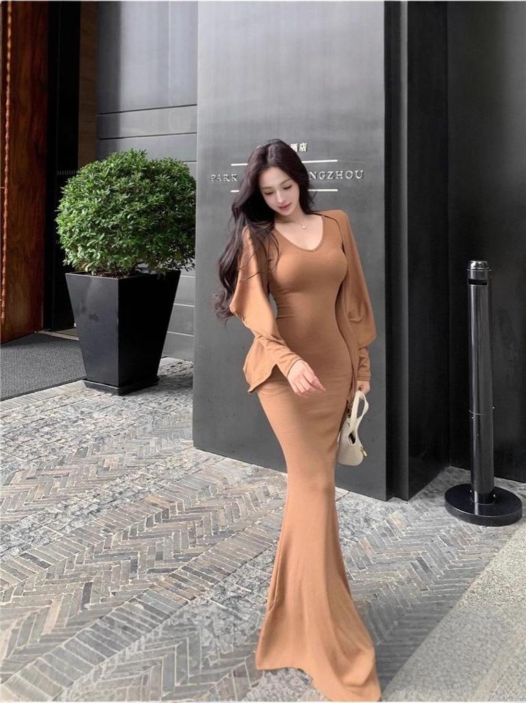 Elegant Plus-Size V-Neck Bodycon Skirt & Cardigan Set for Women - Autumn/Winter Slimming Waist-Cinched Style