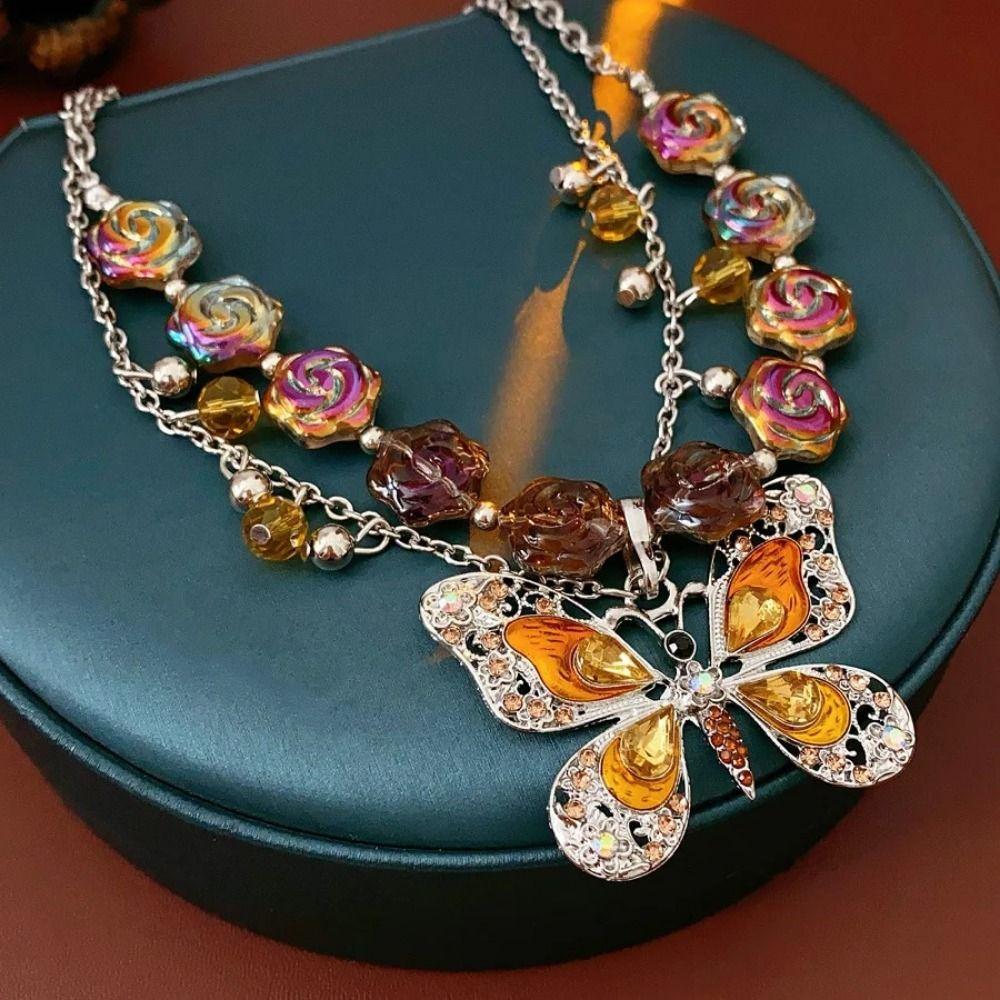Vintage Butterfly Flower Pendant Necklaces Light Luxury Clavicle Chain Jewelry Accessories