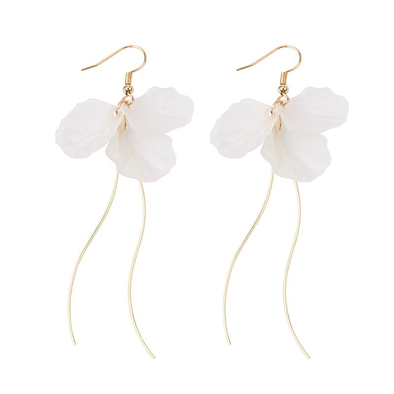 Temperament White Shell Petal Earrings, Small Personality Fresh Mori Flower Pearl Stud Earrings Female