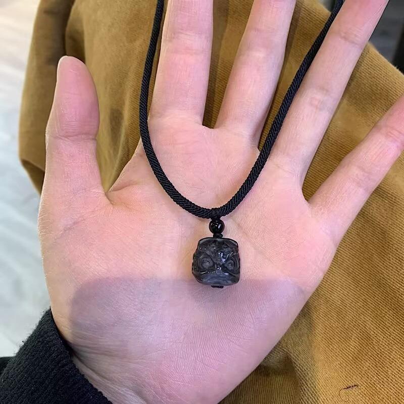 Löwentanz-Anhänger Chinesische Imitation Obsidian Löwentanz Schlüsselbein-Kette Nische High-End-Halskette Trendige Halskette