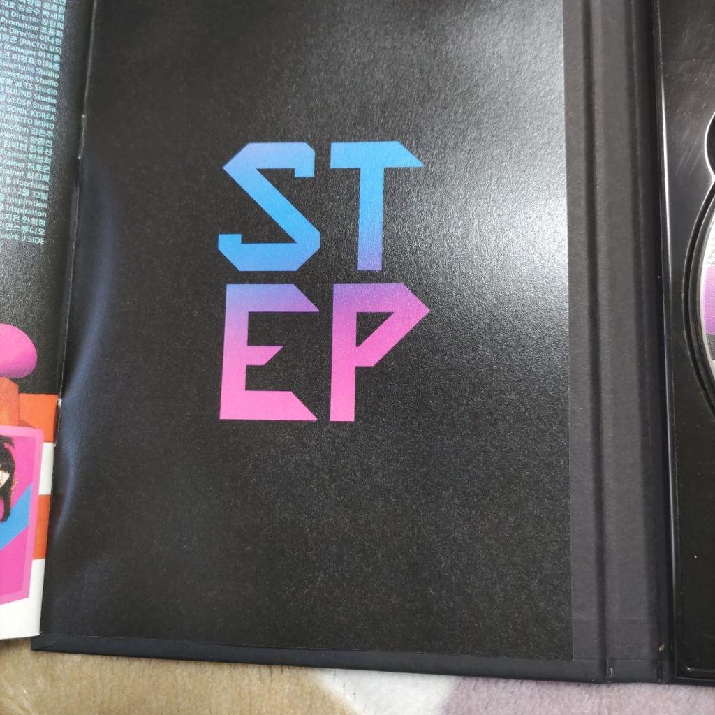 [USED] 2011 3rd ALBUM STEP KARA