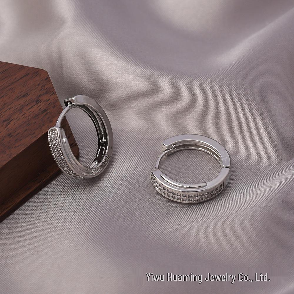 Stylish Gold Circle Ear Cuffs - Light Luxury Jewelry for Trendy Women