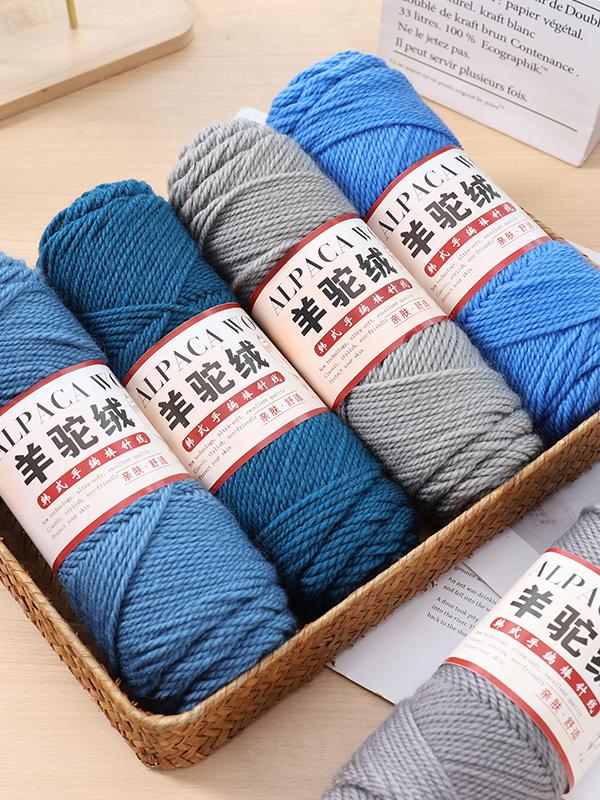 Mitteldickes Alpakawollgarn für DIY-Strickarbeiten - Perfekt für Pullover, Mäntel, Schals, Häkel- und Strickprojekte mit Nadeln.
