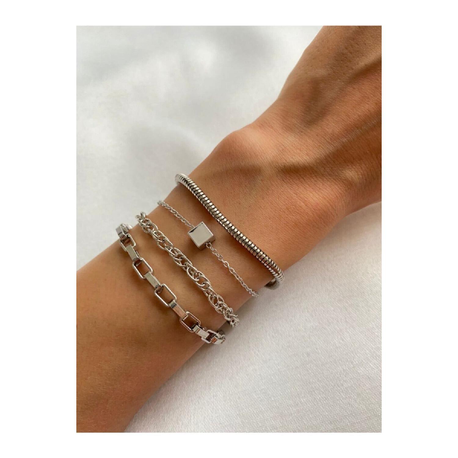 

Четырехместный комбинированный серебряный браслет с деталями Cube 21 cm