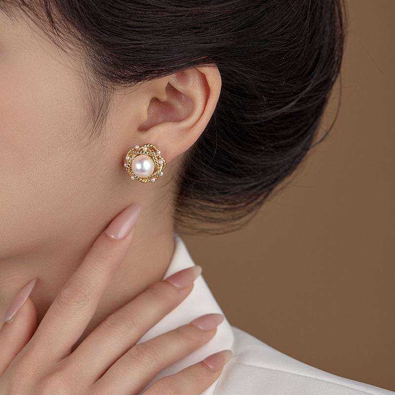 New French Able and Prosperous Wrapped Imitation Pearl Earrings Women's High End Banquet Jewelry Accessories 2024
