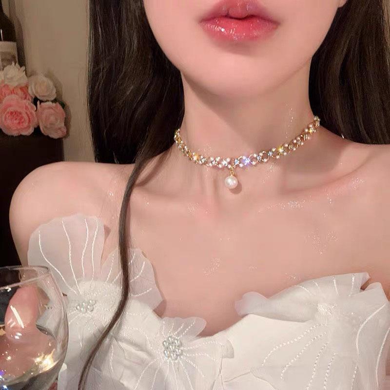 Sweet Crystal Pearl Circle Pendant Necklace for Women New Elegant Choker Chain Necklace Collar Fashion Statement Wedding Jewelry