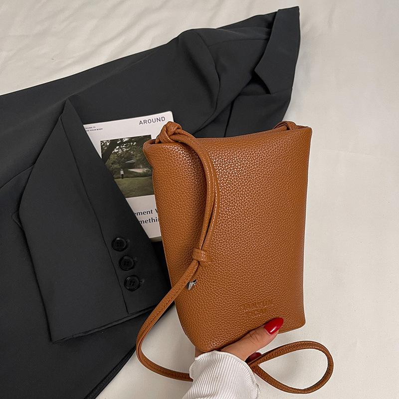 Fashion going out small satchel women's bag 2025 new trendy summer foreign style versatile mobile phone bag Korean version shoulder messenger bag