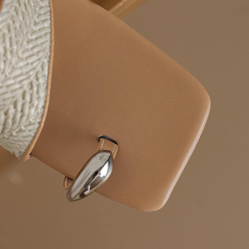 Fashion Women's New Spring/Summer Square Head Casual and Comfortable Medium Heel Large Metal Accessories Truffle Toe Beach Slippers
