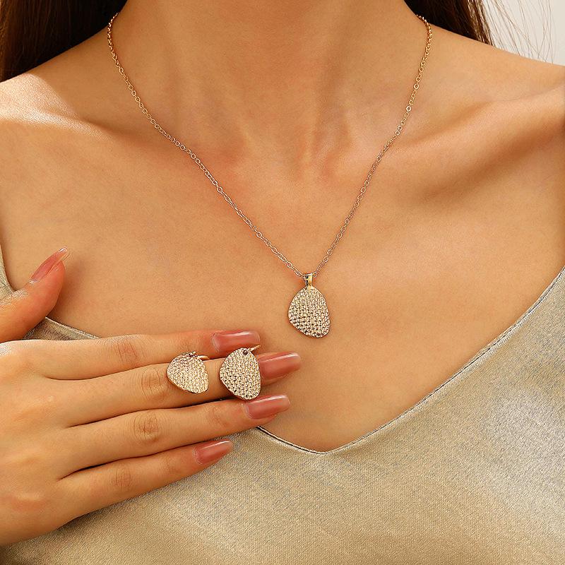 Bohemian Beach Style Conch Earrings & Necklace Set - Exaggerated Holiday Fashion Jewelry for Women