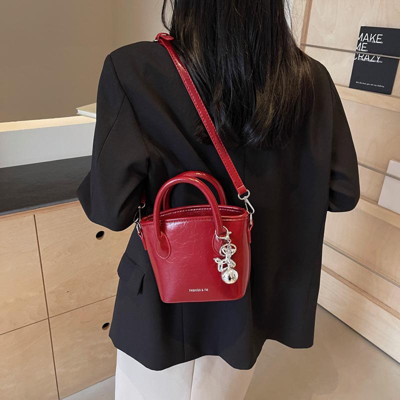 This year's popular retro bag women's summer 2025 new fashion niche messenger bag women's portable bucket bag
