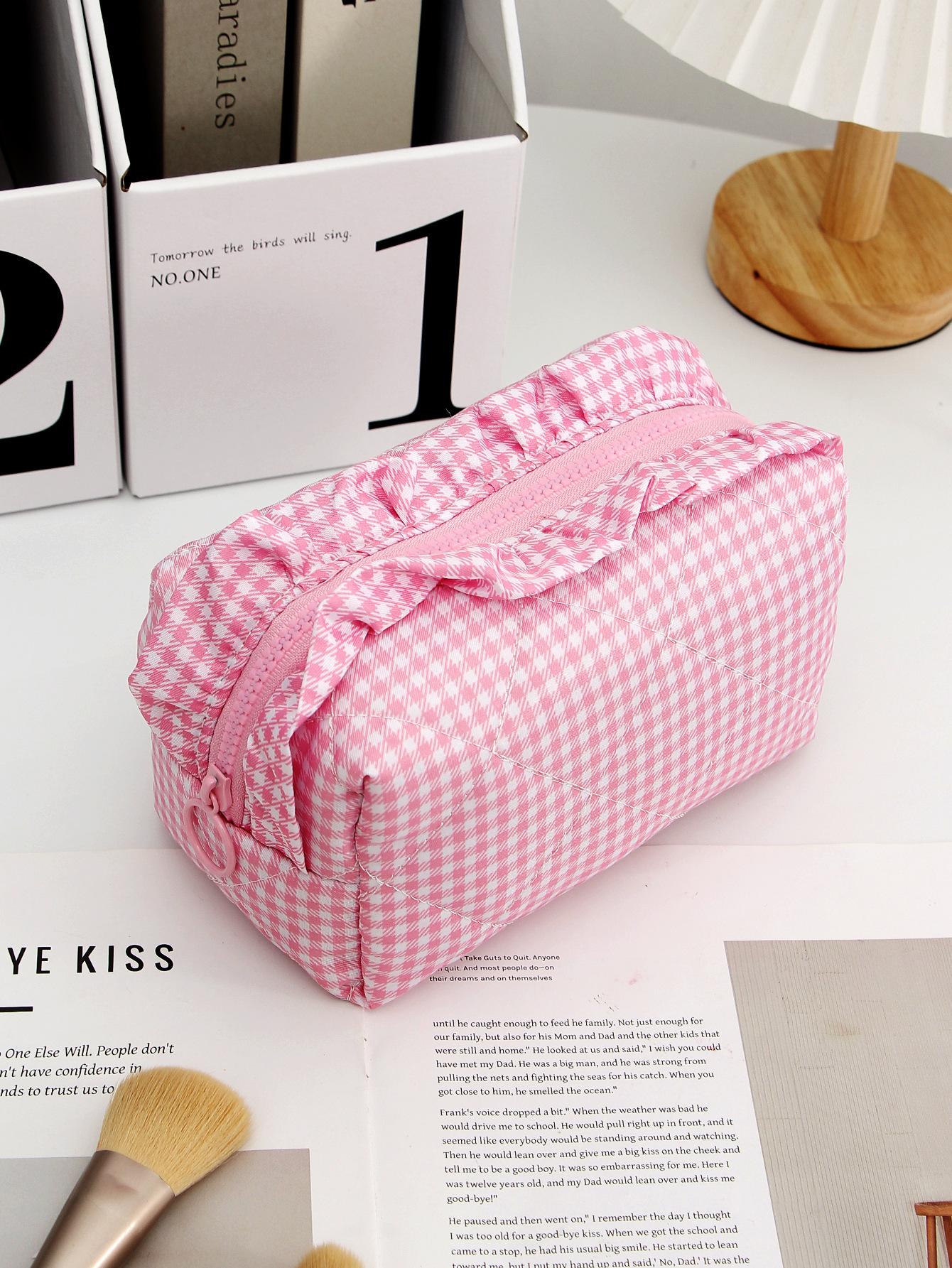 Floral Makeup Bag with Lace Trim Large Capacity Quilted Cosmetic Toiletry Organizer Case Travel Portable Cosmetic Pouch