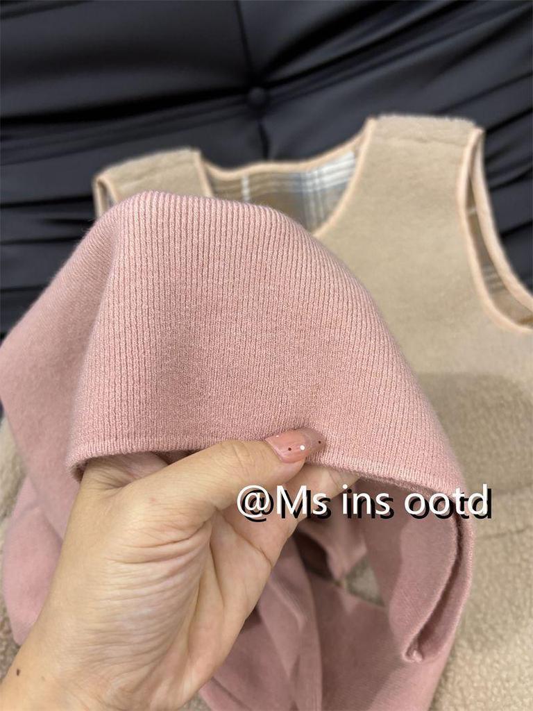 Fresh & Unique Green Bean Knit Sweater: Skin-Brightening, Semi-High Neck, Long-Sleeved, Slim-Fit for Autumn/Winter