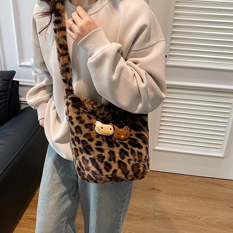 New Cute Plush Bucket Bag Single Shoulder Oblique Span Niche Fashion Design Sense Leopard Print Personalized Portable